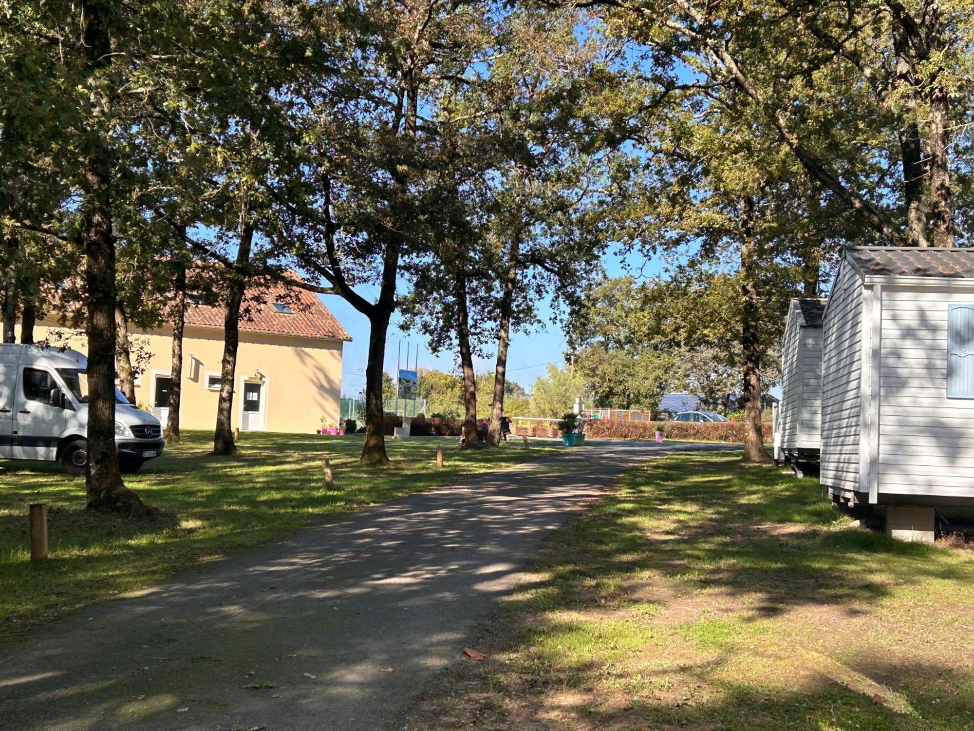 Camping Les Petites Minaudieres Coussay-les-Bois Eksteriør billede